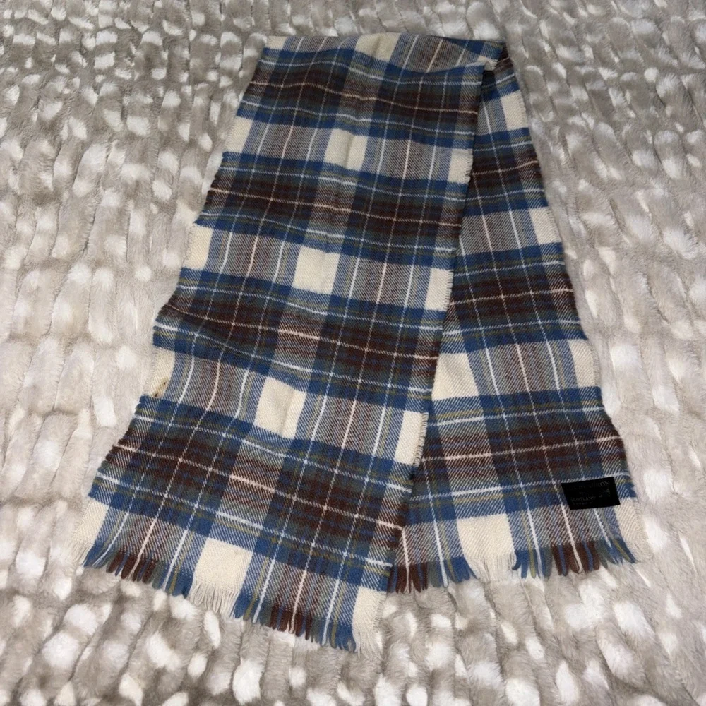 Lochcarron Scotland 100% New Wool Scarf Stewart Tartan Plaid Fringe Small Hole